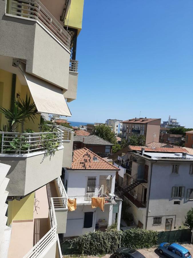 Domus Maris Viserba: Beachfront Stay Near Rimini Fairgrounds Exterior photo